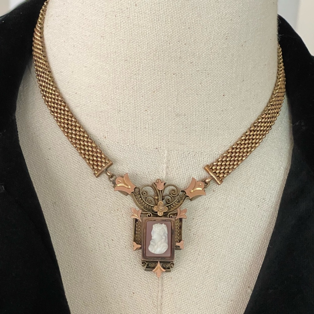 Victorian Gold Mesh Chain Cameo Necklace